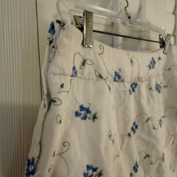 Vintage Floral Embroidered White Linen Blend Skirt, EUC, Homemade/Home-sewn - Picture 4 of 9